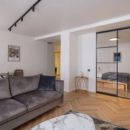 Mucenieku Street 1-bedroom Stylish リガ